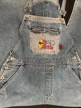 VINTAGE WINNIE POOH BIB OVERALLS *JEANS*COLLECTIBLE*EMBROIDERED*LIGHT WASH DENIM